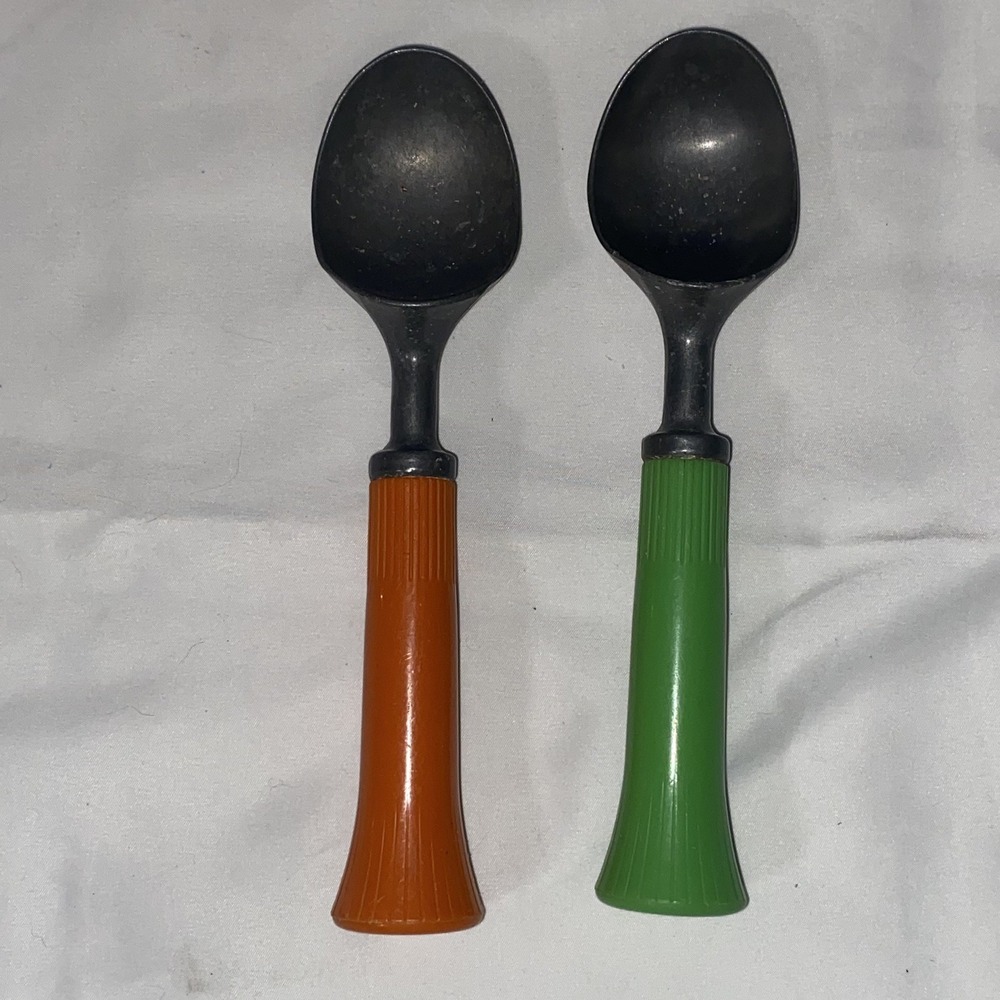 Two Vintage Bonny Prod Co Cast Aluminum Green Plastic Handle Ice Cream Scoop USA